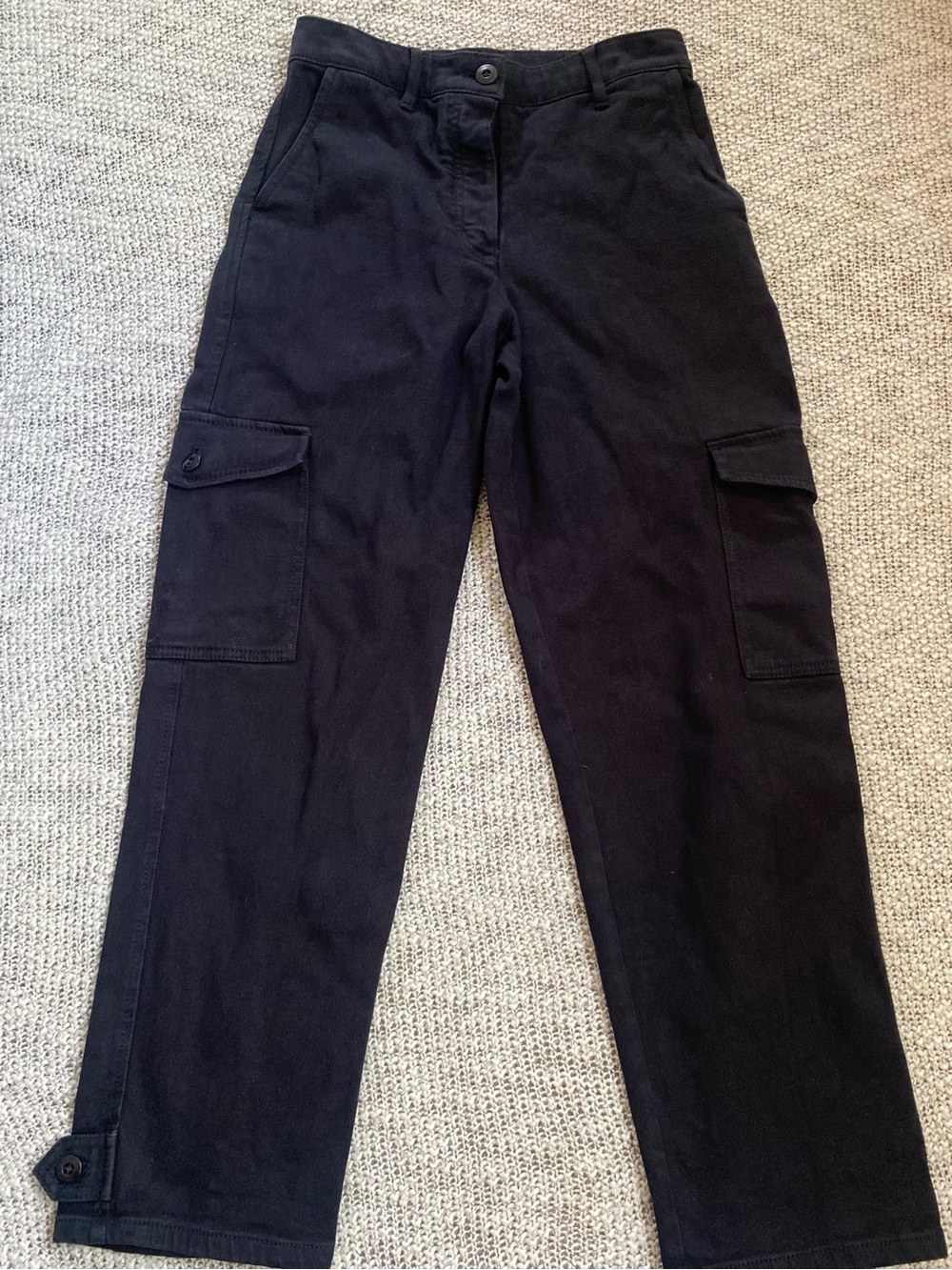 Aritzia Wilfred Free Modern Cargo Pants Black High Rise Utility Size 6 Grunge